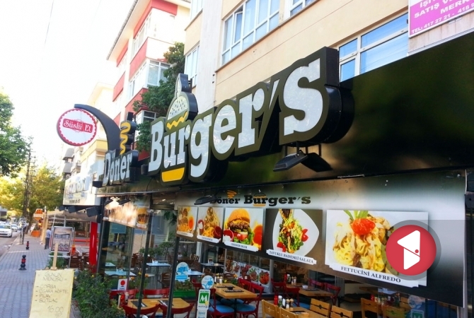 Döner Burger tabela gündüz görünümü.