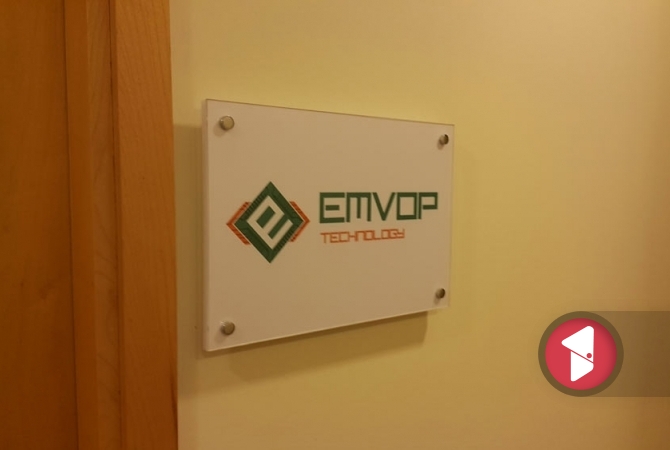 Emvop Technology kapı tabelası