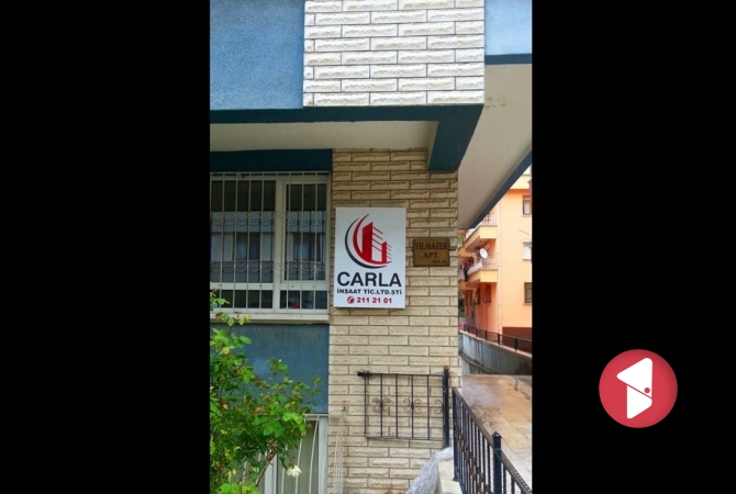 Carla İnşaat ofis kapı tabelası görünümü.