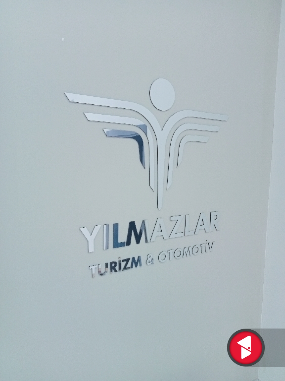 Ofis aynalı logo yandan görünüm