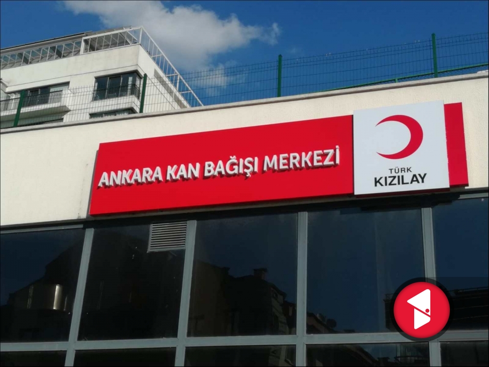 Kan bağışı merkezi tabelası