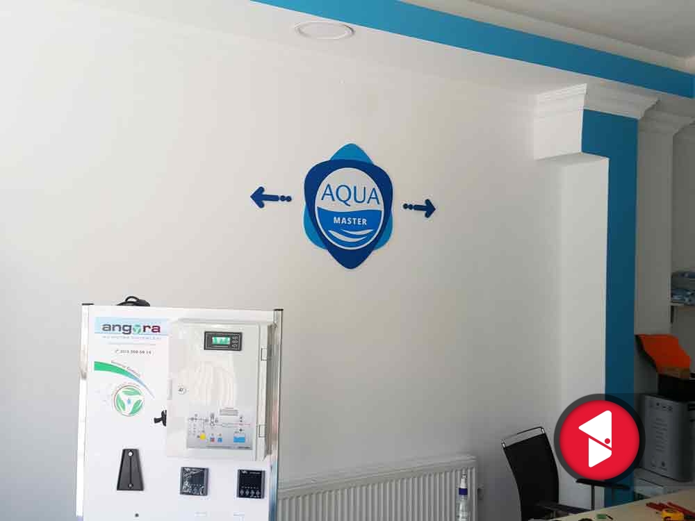 Aqua Master duvar tabelası uzaktan görünüm