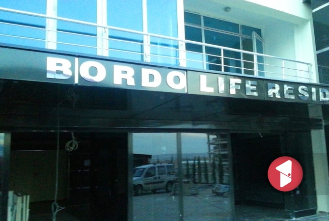 Bordo Life Residance krom harf tabela çalışması.