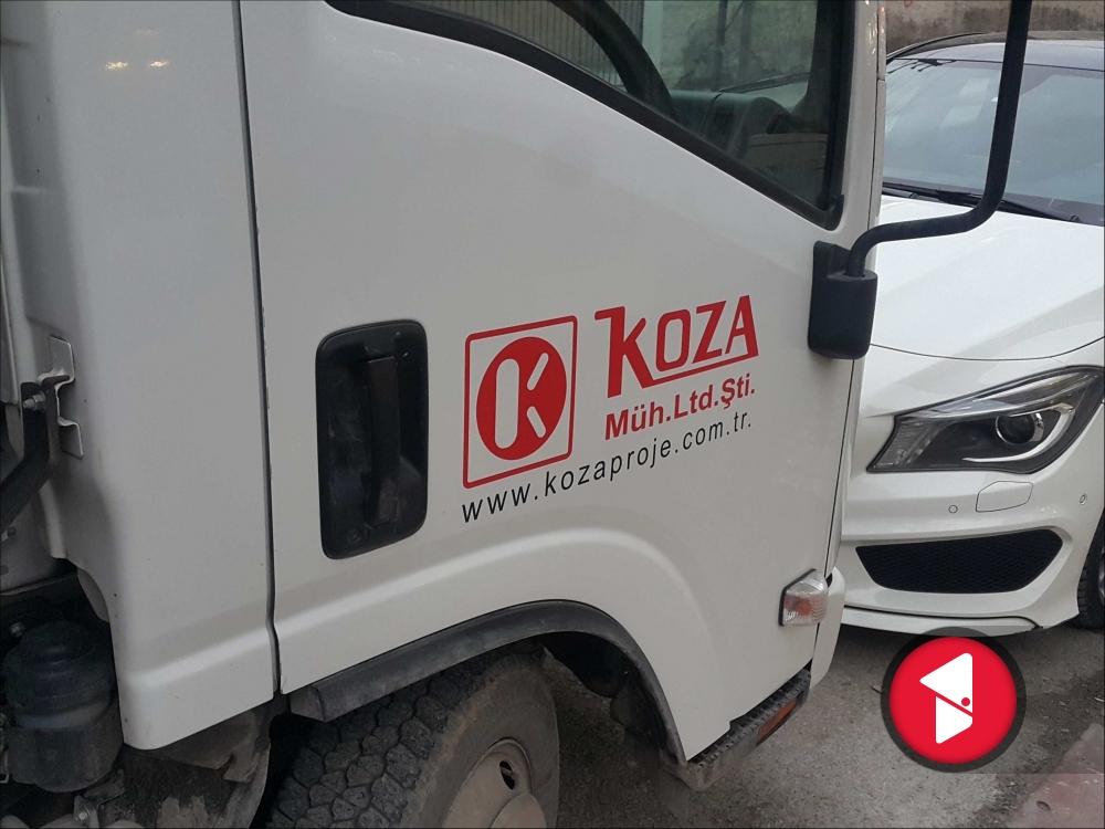 Koza Müh. kamyonet kapı logoları.