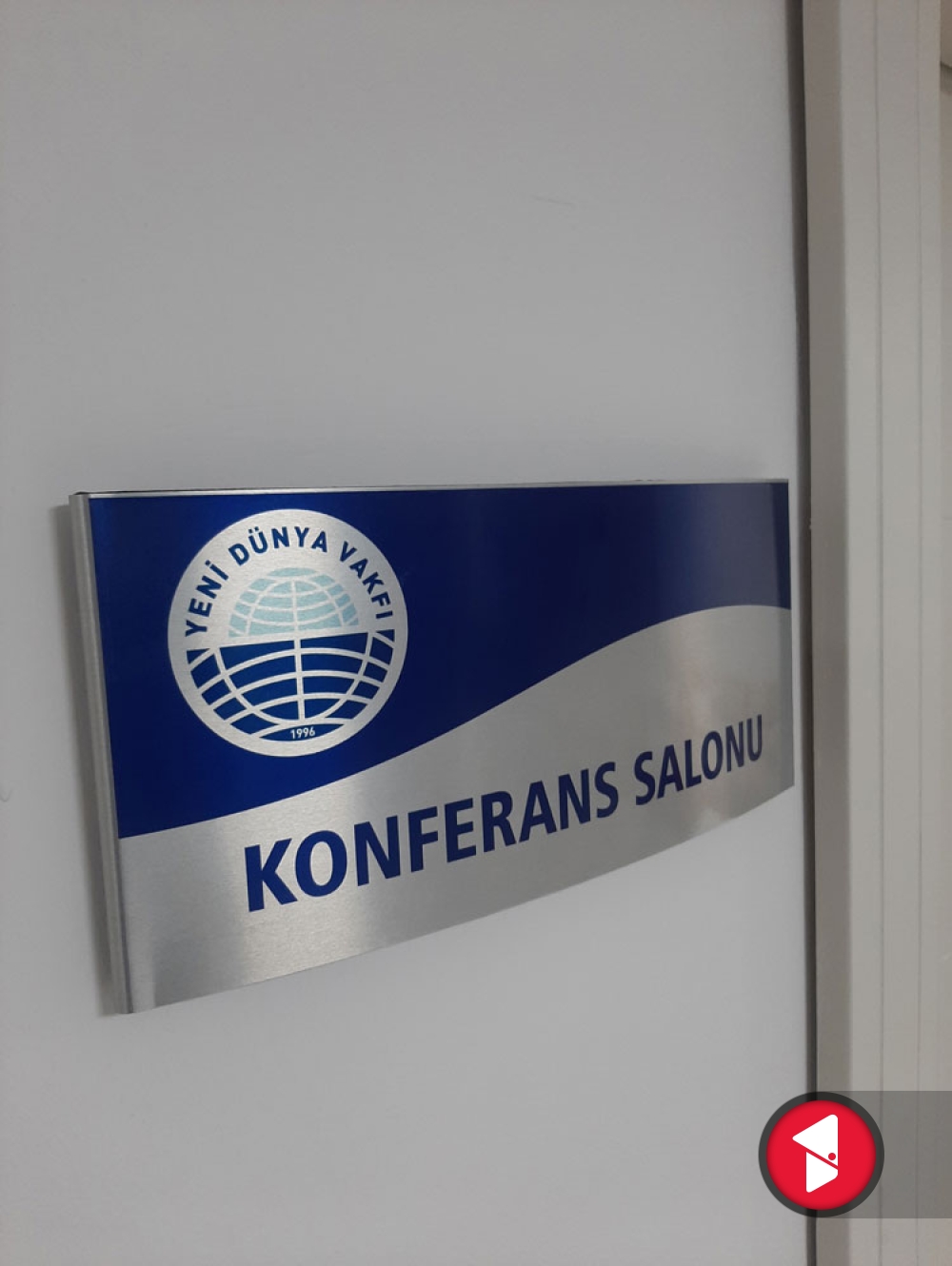 Öğrenci yurdu kapı tabelası, Konferans salonu