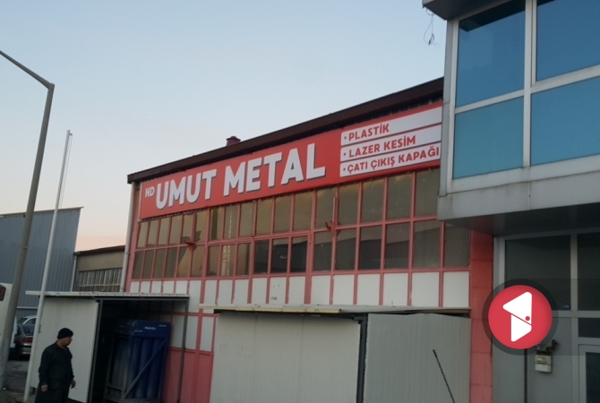 Umut Metal ışıksız tabela yandan görünüm.