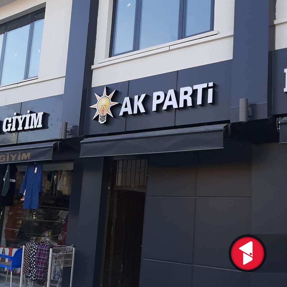 Ak parti ışıklı tabela