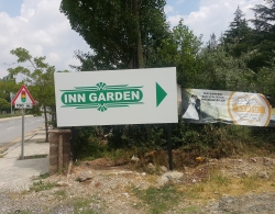 INN GARDEN Yol kenarı tabelası - incek