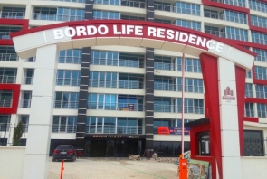 Bordo Life Residance krom harf tabelası