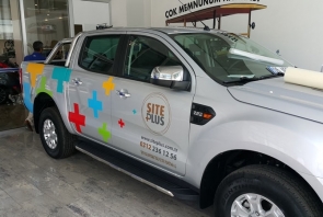 Site Plus Ford Ranger aracı kurumsal folyo kaplama.