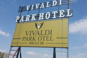 Vivaldi Otel Çatı Tabelası